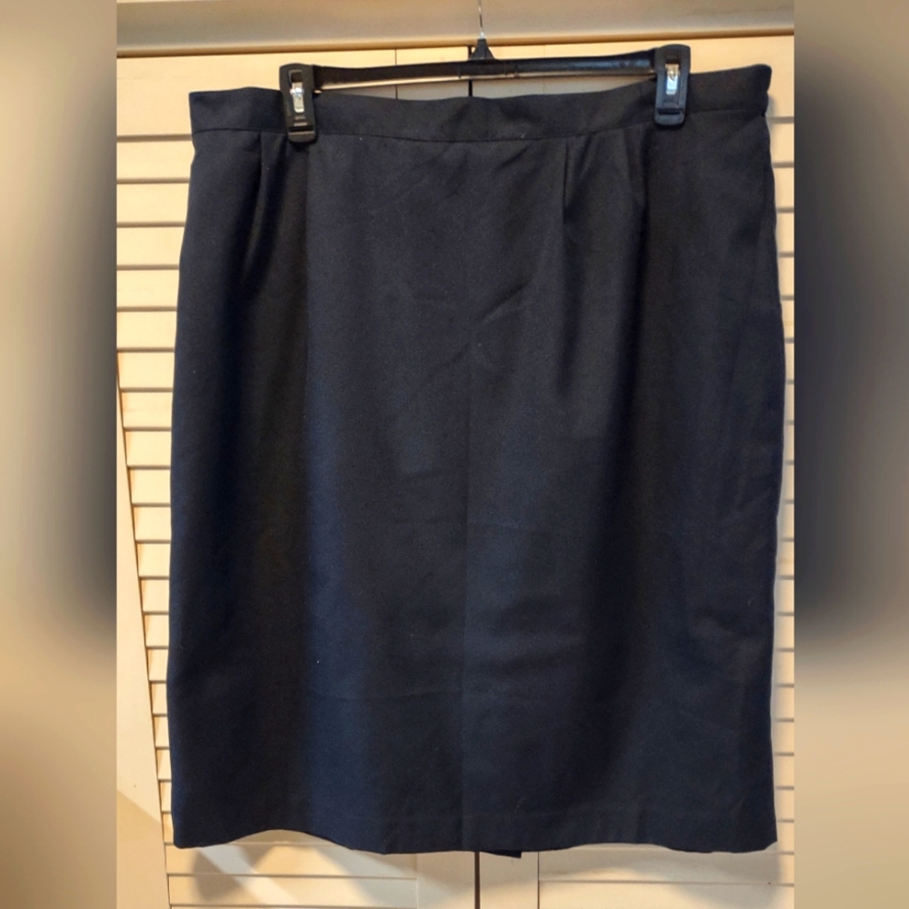 En Avance 24W navy blue lined pencil skirt - It has pockets!!